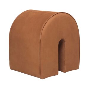 KRISTINA DAM STUDIO Curved puf - cognac anilinlæder og MDF